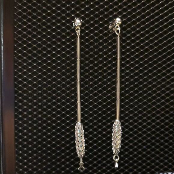 Sleek long silver post earrings - Picture 1 of 8
